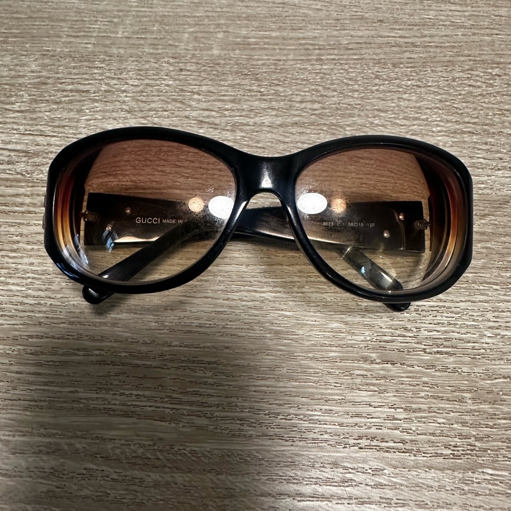 💯Authentic Gucci Black/Gold-tone  Sunglasses-Vintage but in great used condition - Picture 2 of 10
